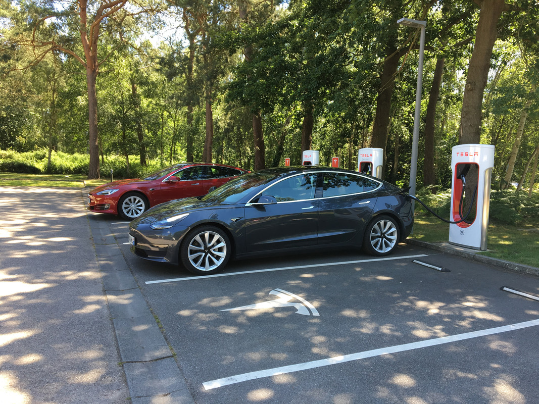 FB9B59A0-5ECF-40DA-86CA-AD95B9970BE5