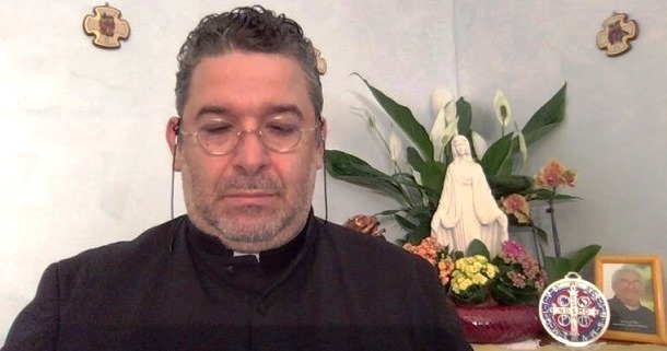 La trappola dell'occulto: New Age, l'era di indivualismo e relativismo dans Don Aldo Buonaiuto Don-Aldo-Buonaiuto