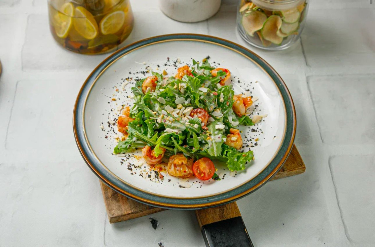 Салат с креветками и руколой (140г)