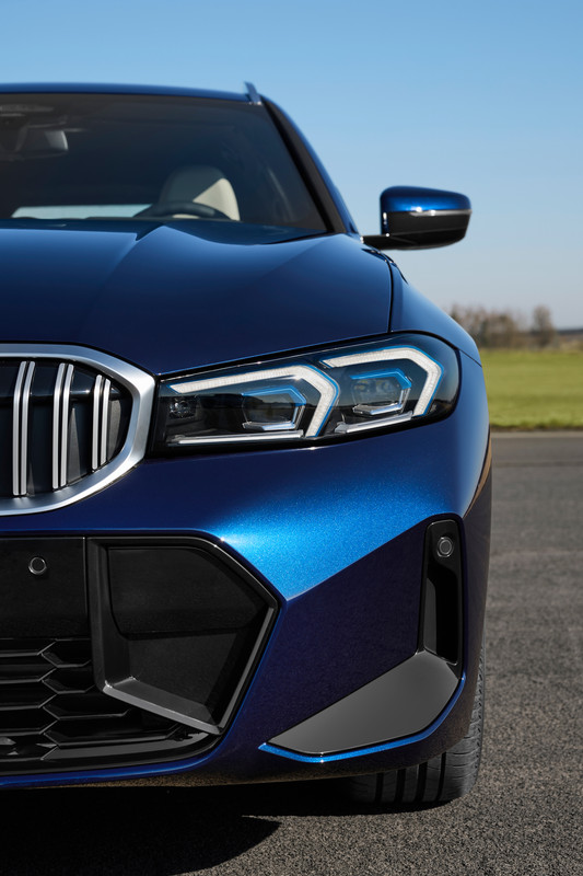 P90462549_highRes_the-new-bmw-330e-tou