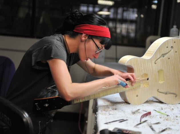 Gibson Guitar Factory - Andrea Zucker