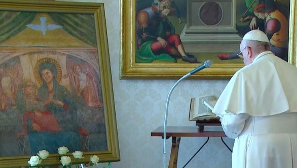 Papa Francesco: O Maria, noi ci affidiamo a te dans Articoli di Giornali e News Papa-affida-alla-Madonna