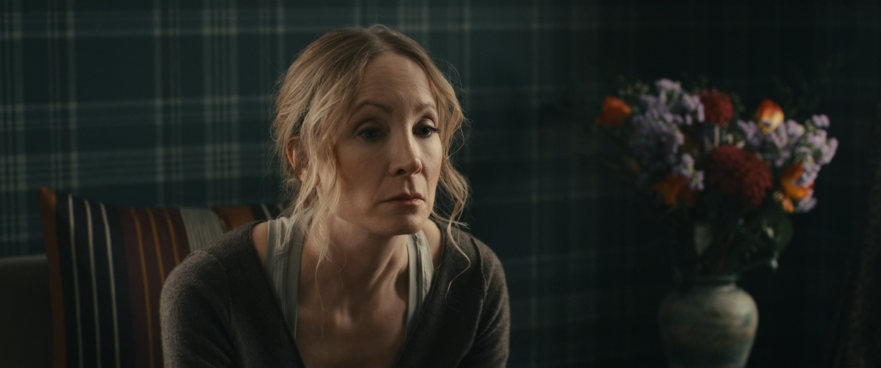 MobLand.S01E06.Antwerp.Blues.2160p.10bit.AMZN.WEB-DL.DDP5.1.HEVC-Vyndros.mkv_snapshot_16.36_[2025.05