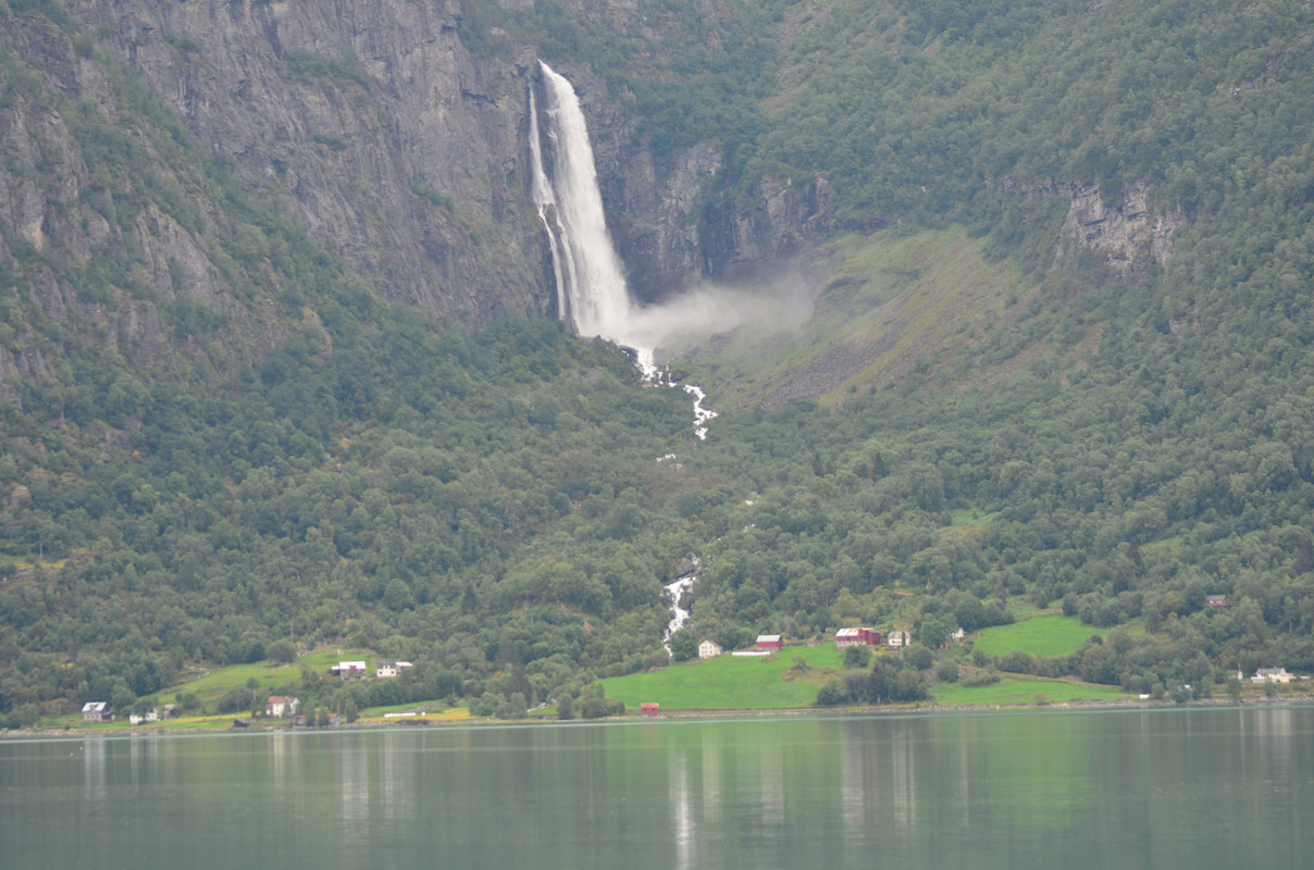 Noruega 10 días de cabañas y con niños - Blogs de Noruega - ETAPA 5- Glaciar Briksdal - Gaupne (18)