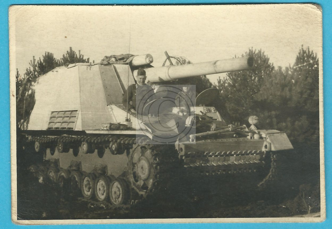 Panzer, Tank, Panzerjäger Hummel mit Kameraden