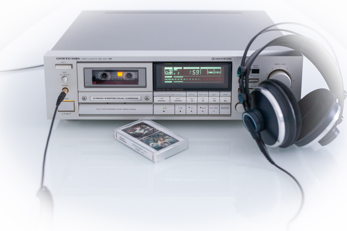 [Bild: Onkyo-Integra-2570-Silber-10-von-14.jpg]