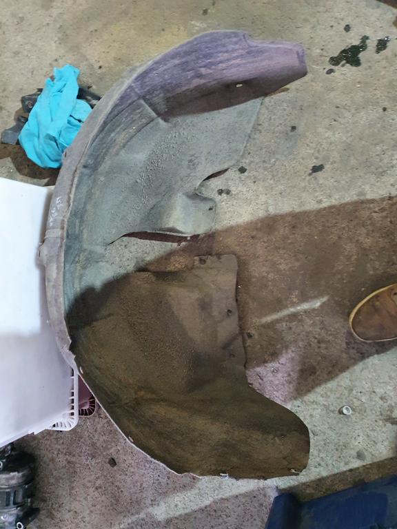 Подкрылок передний левый