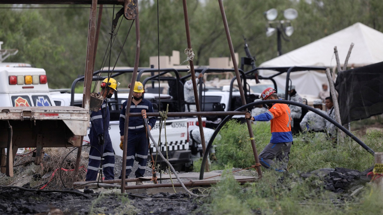 Rescate de mineros atrapados en Coahuila es usado por la oposición, afirma AMLO