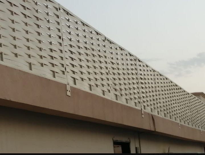 ساتر مع نباتات