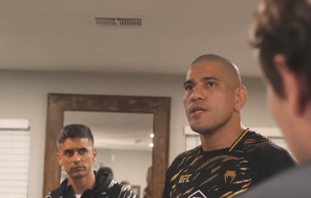 Алекс Перейра с емоционална реч след победата в UFC 320