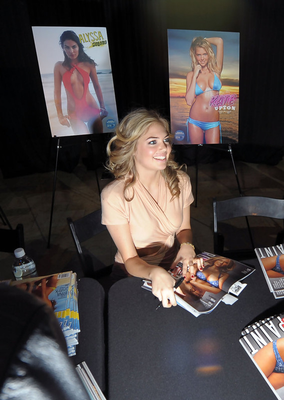 Fashion Show Mall Hosts SI Swimsuit Fashion ztgLpsTYyTIx