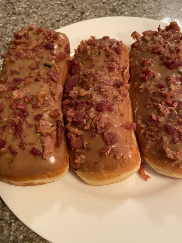 Bacon donuts any one ? 01-E1-DC38-C688-4-E3-F-AD8-B-D8-ED7-CD5611-C