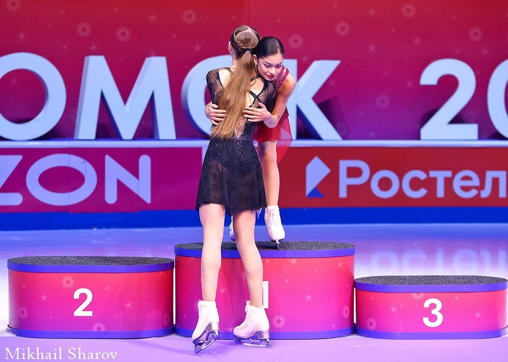 Adelka-Dasha-hug.jpg