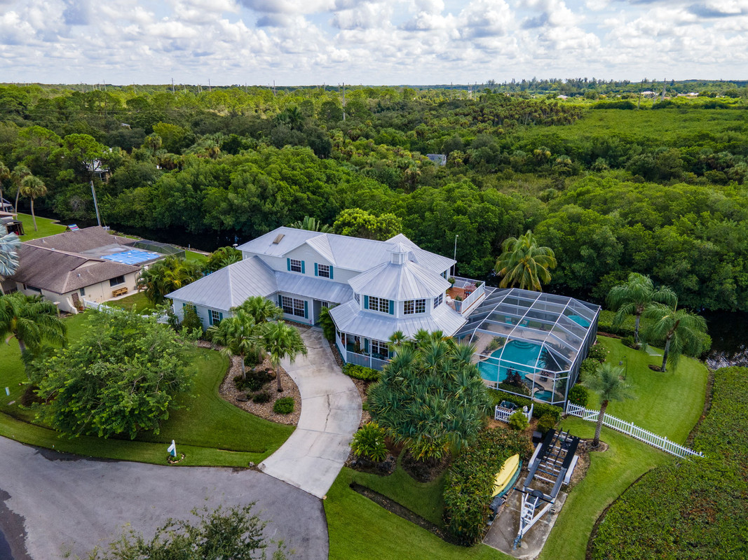 16900 Carolyn Lane