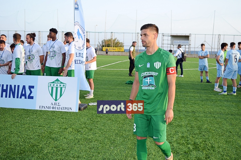 , &Tau;&omicron; &phi;&omega;&tau;&omicron;&rho;&epsilon;&pi;&omicron;&rho;&tau;ά&zeta; &tau;&omicron;&upsilon; &tau;&epsilon;&lambda;&iota;&kappa;&omicron;ύ &Epsilon;&rho;ά&nu;&eta;-&Pi;&alpha;&nu;&theta;&omicron;&upsilon;&rho;&iota;&alpha;&kappa;ό&sigmaf; (&phi;&omega;&tau;&omicron;)