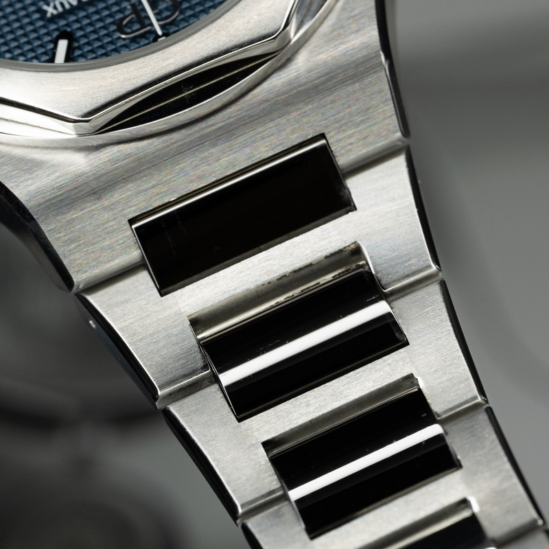 Girard-Perregaux Laureato Chronograph 42 - Image 10
