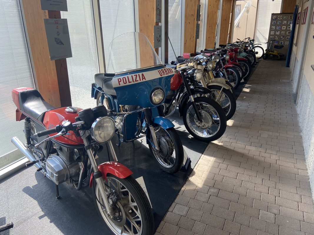 EDF1044F-869E-494B-93E2-FE2725BDE0FB