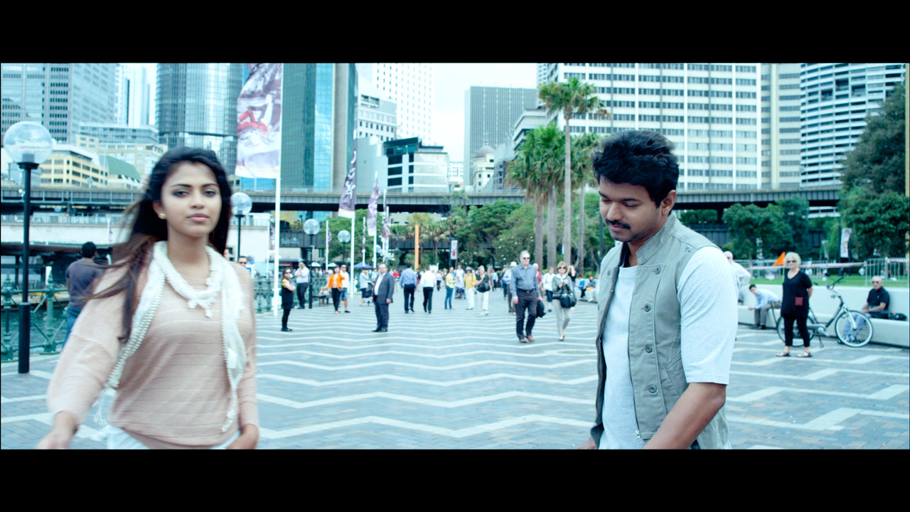 2013 - Thalaivaa - 03 - Vaanganna Vanakkanganna - BDRemux.00_01_06_20.Still019