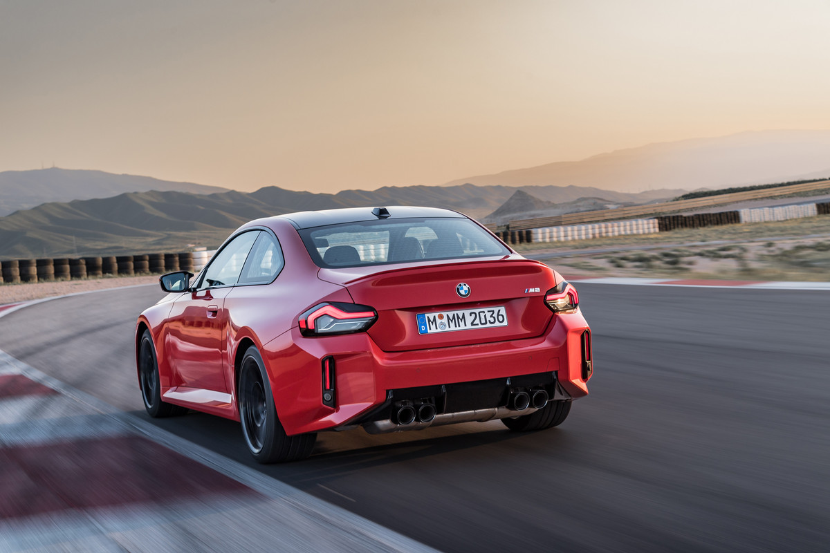 P90482729_highRes_the-all-new-bmw-m2-r