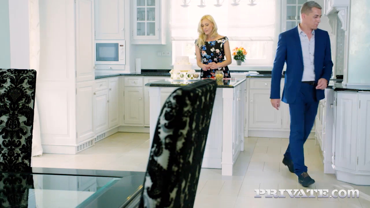 Brittany Bardot, MILF Fucked In The Kitchen.mp4_snapshot_01.42.000