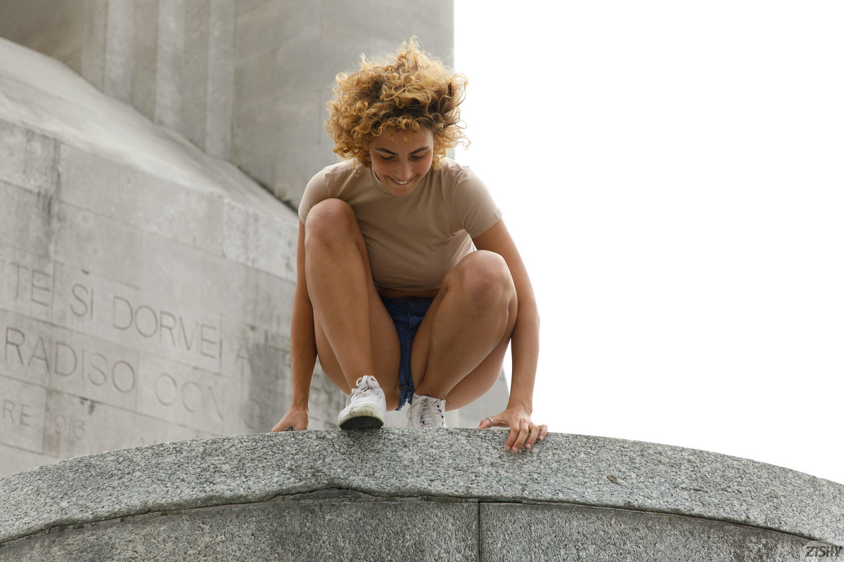 full_046_8890110641104038