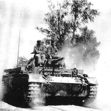PzKpfw III Ausf H del 35º reg. Panzer. Nótese la placa de refuerzo delantera de 30 mm. Bielorrusia, julio-agosto 1941
