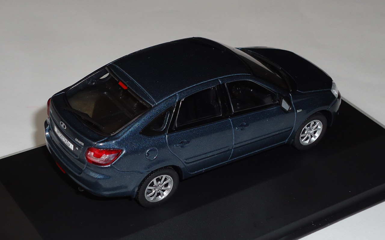 Lada-Granta Liftback1