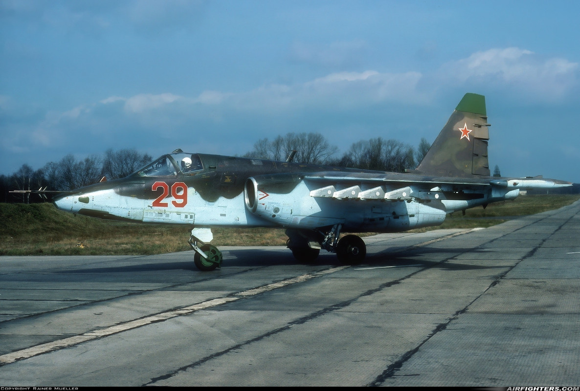 368 ShAP Su-25 29 RED (cn 25508110175)_April 93_Demin Tutow
