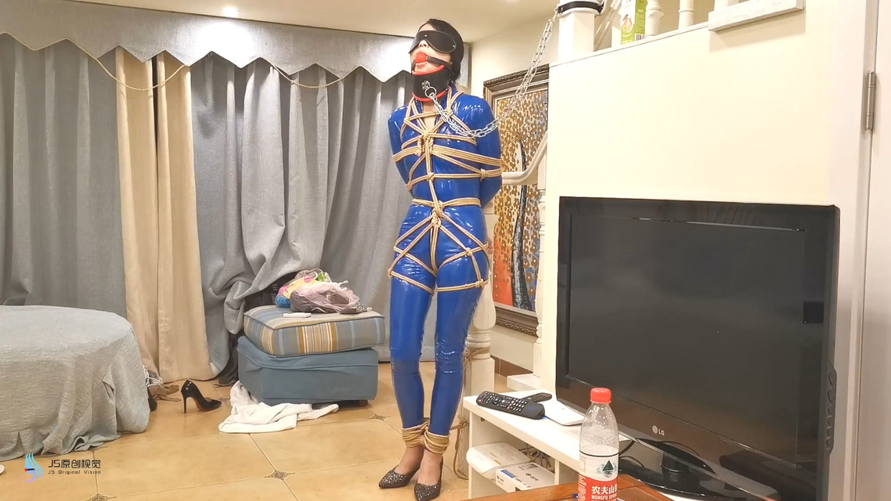 JS原创 性感蓝色皮衣 冷兮.mp4_20210529_185353.692