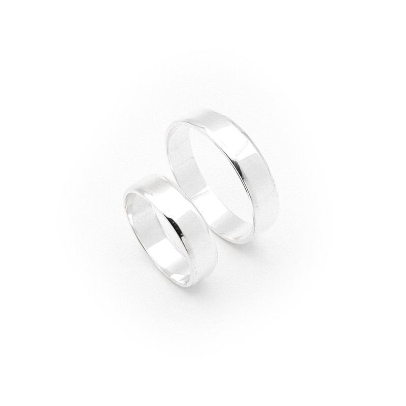 Срібні каблучки з гравіюванням