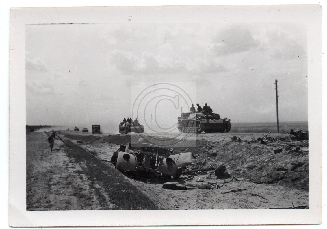 Vormarsch Panzer StuG s Südostwärts zerschossene