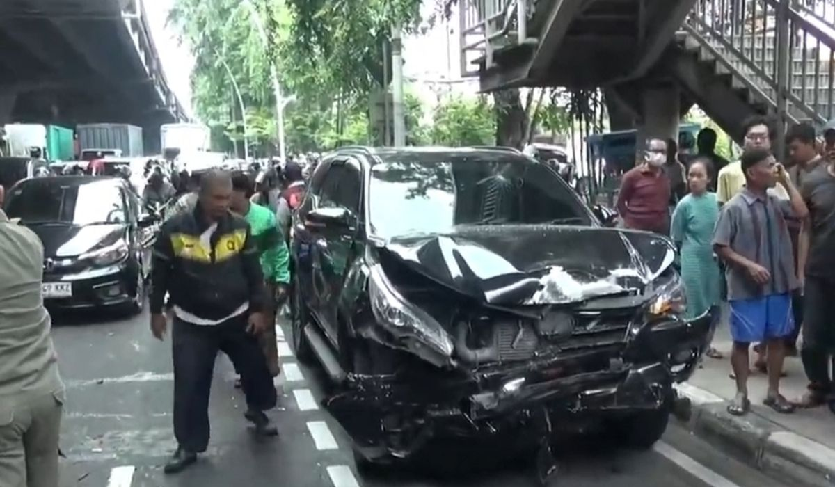 Kecelakaan Beruntun Jatim Libatkan Delapan Kendaraan, Tiga Luka-luka