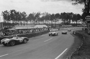 24 HEURES DU MANS YEAR BY YEAR PART ONE 1923-1969 - Page 33 54lm08-Aston-Martin-DB-3-S-SC-Reg-Parnell-Roy-Salvadori-9
