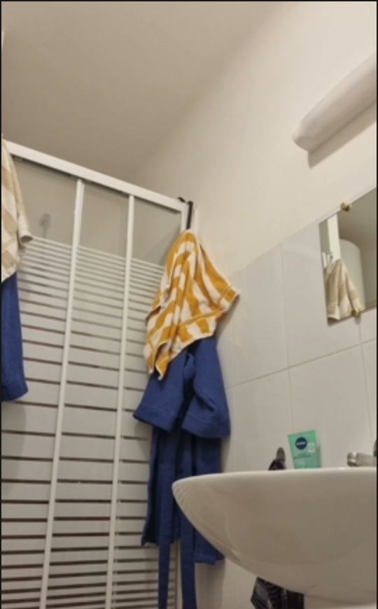 [Image: Voyeur33165142709.jpg]