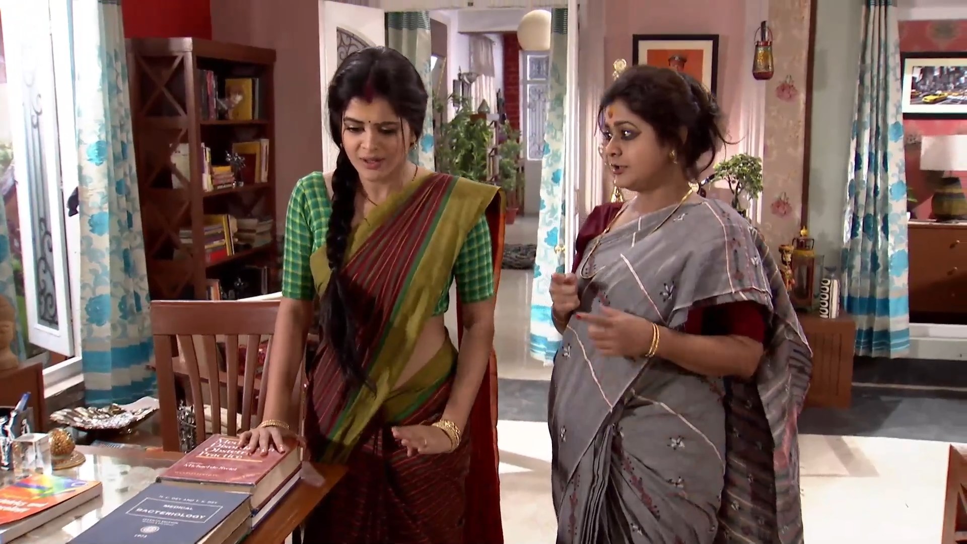 Madhumitha Sexy Waist and Navel Show mkv snapshot 00 30 820 — Postimages