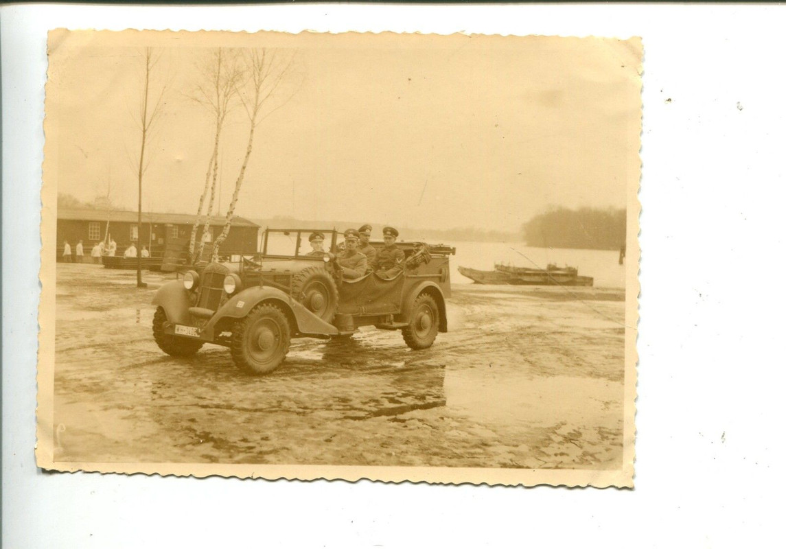 Orig.Foto Gefreite Wehrmacht Auto PKW Kübelwagen