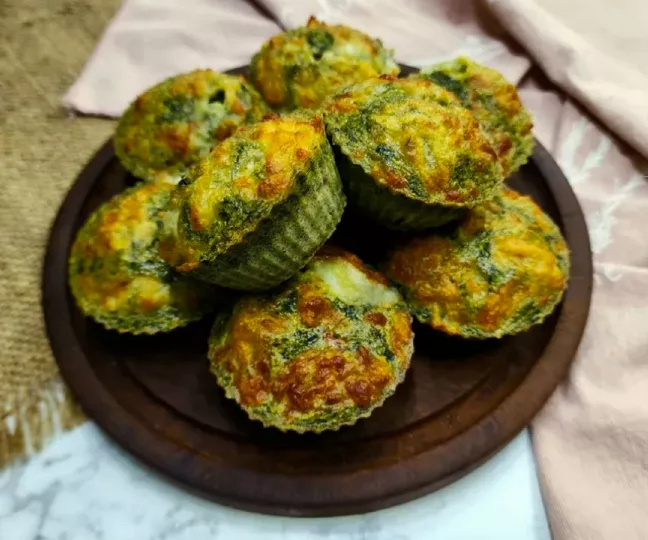 Muffins salados de huevo, avena y espinaca