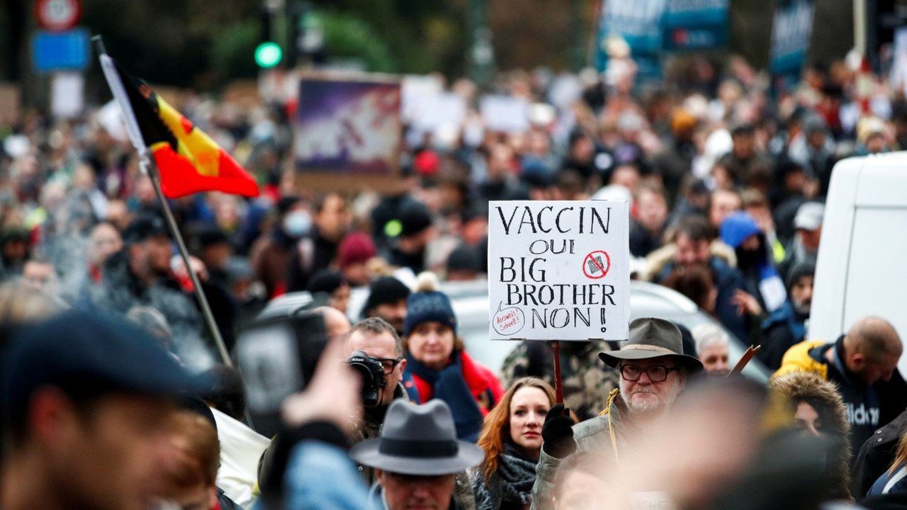 Protestan en varios países de Europa por las medidas del Covid-19