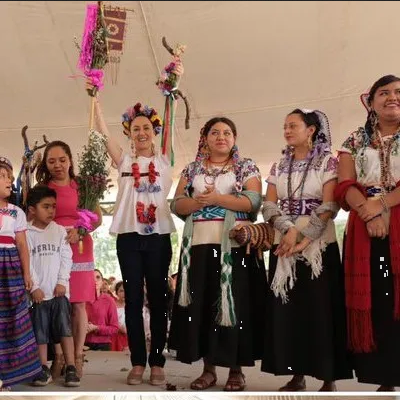 Sheinbaum recibe “bastón de mando” en Xochimilco