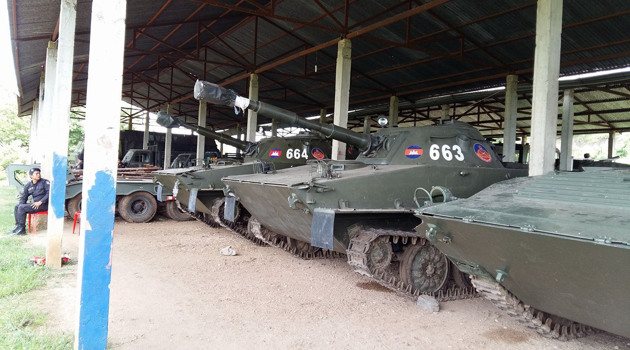 Kambodzsa-5-katonai-K-rzet-66-hk-z-PT-76-2017-Battambang-tartom-ny.jpg