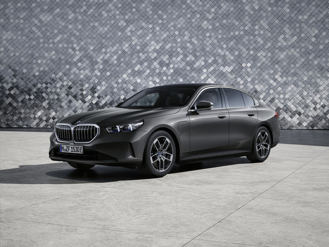 BMW-5-Series-Sedan-G60.jpg