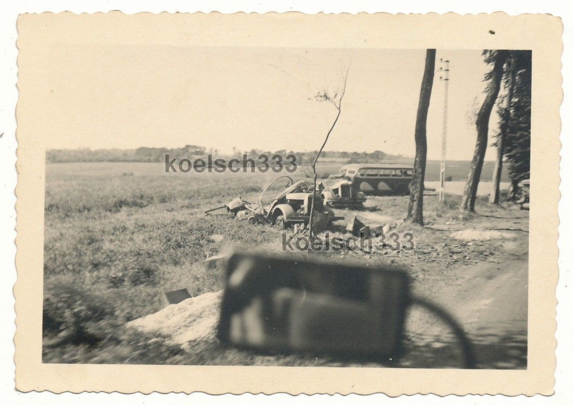 Foto Fahrzeug Wracks der französischen Armee LKW