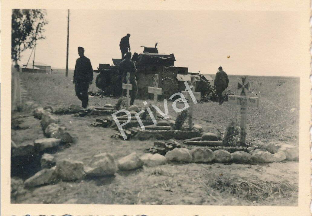 Foto WK II Wehrmacht Panzer char tank бак Soldaten Gräber Russland K1.42