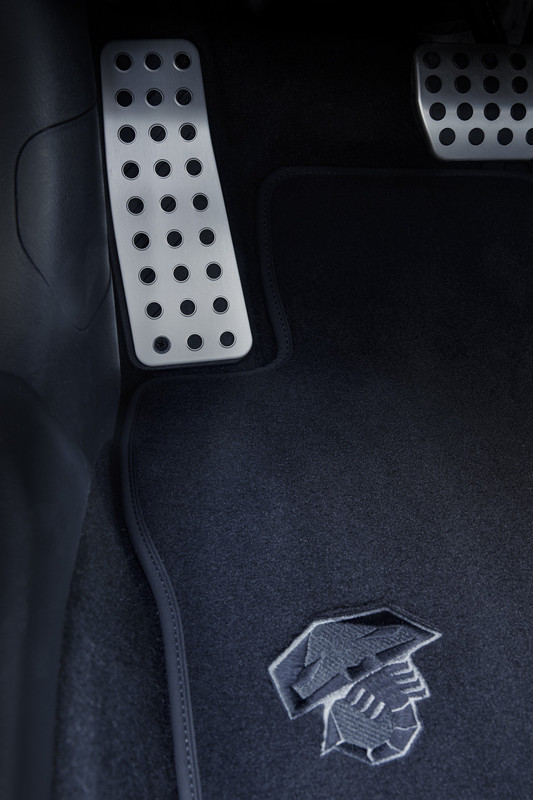 2019 Fiat 124 Spider Abarth (8)