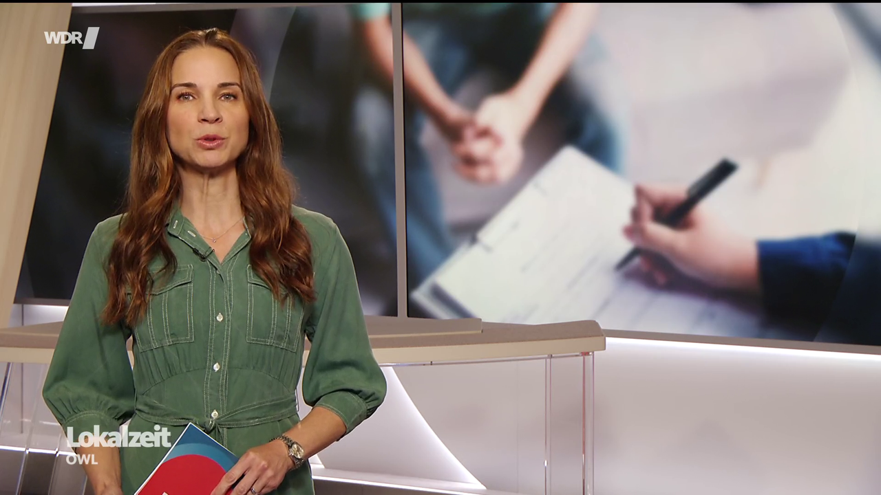 Kristina Sterz WDR Lokalzeit OWL 05 06 2026 82X Caps 49
