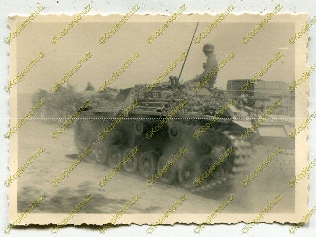 Foto, Wehrmacht, Stug, Sturmgeschütz, Turmnummer122 auf Vormarsc