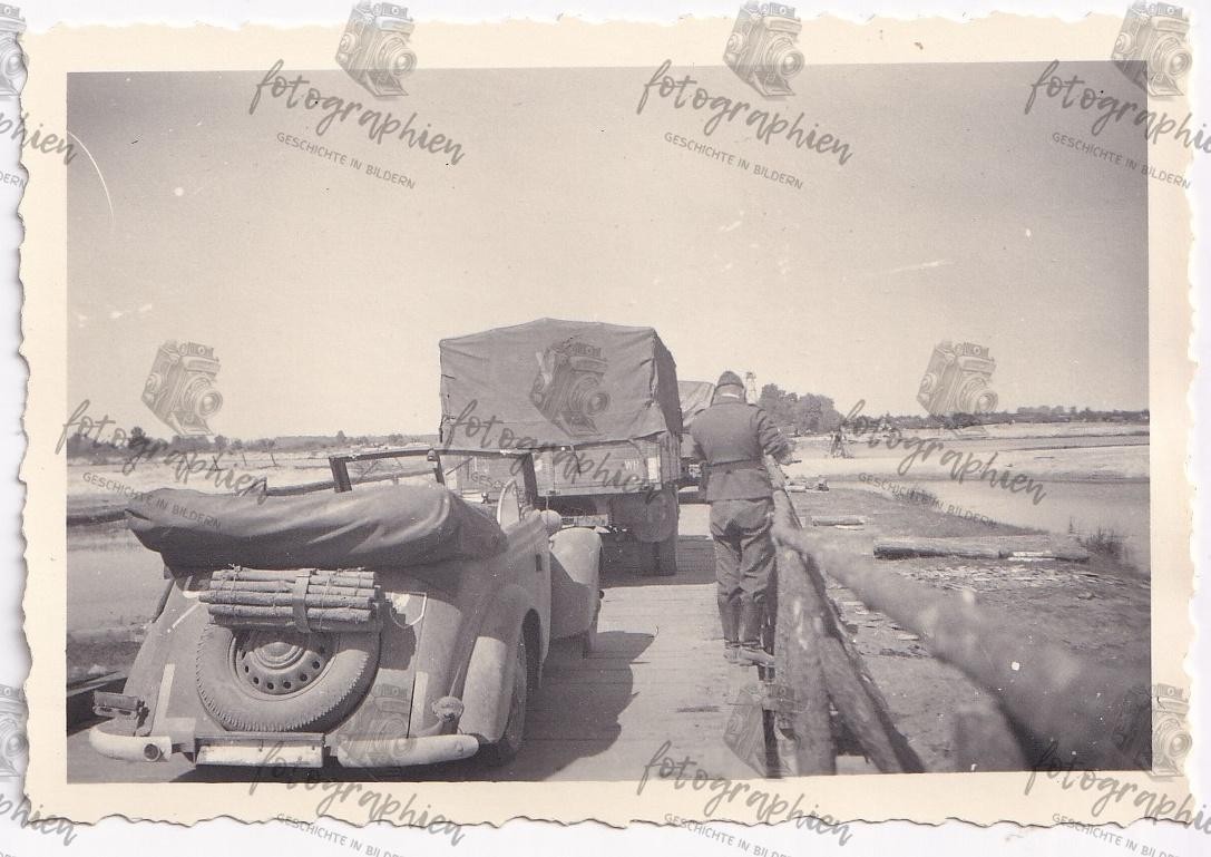 orginal Foto 2 Weltkrieg Russland Belarus WH Kfz Pkw Lkw Vormarsch