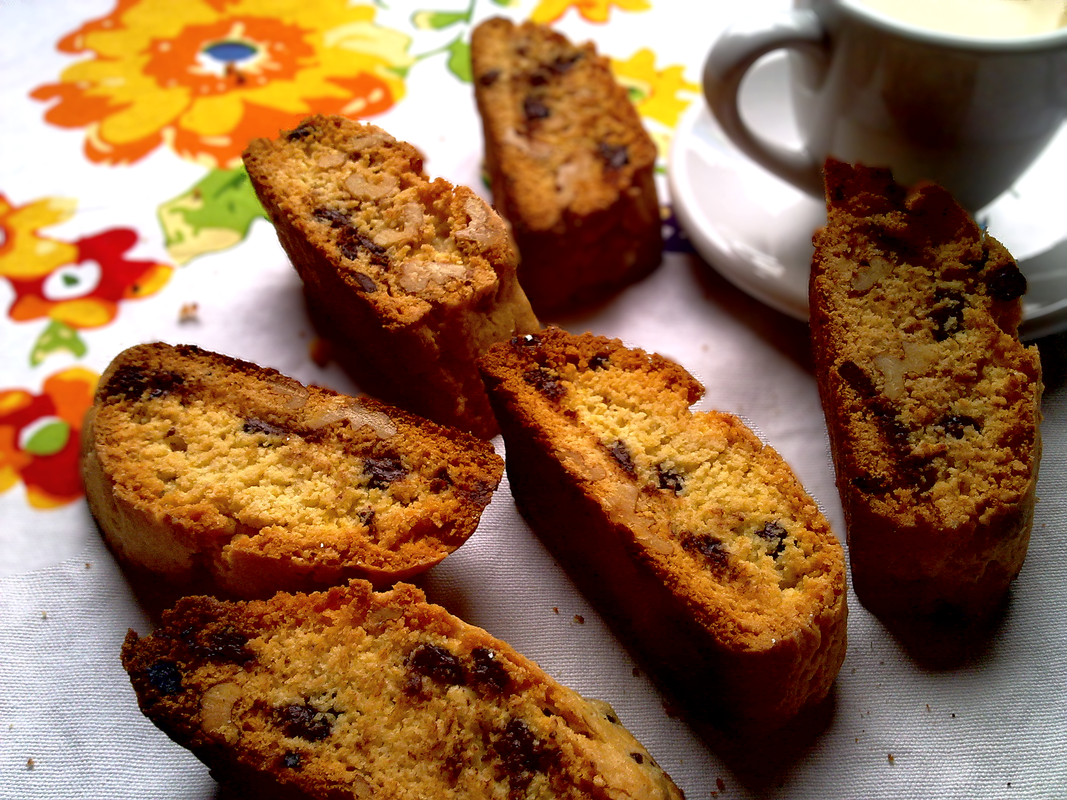 Cantuccini mit Walnüssen und Schokolade Cantuccini mit Walnüssen und Schokolade