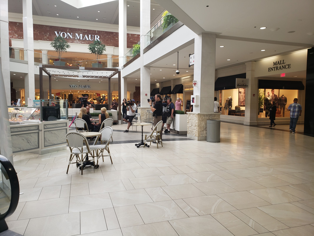 Guess top perimeter mall