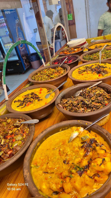Buffet selection of Sri Lankan dishes at Matara Bhatkade restaurant